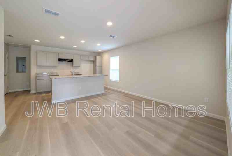 609 E 30th St - Photo 4 of 15