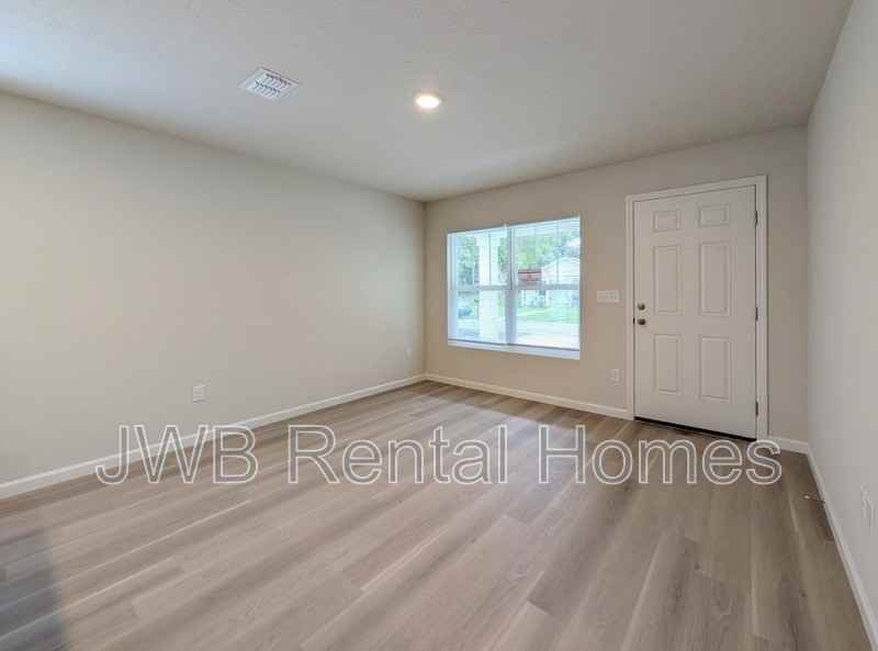 609 E 30th St - Photo 5 of 15