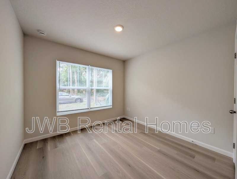 609 E 30th St - Photo 6 of 15