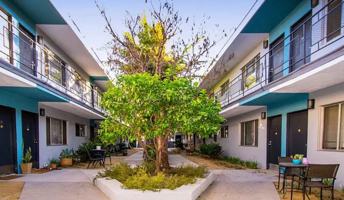 featured image of 2727 Abbot Kinney Blvd