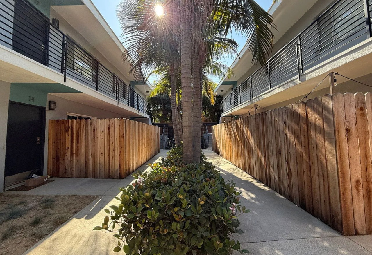 2727 Abbot Kinney Apartments, Venice CA - Photo 3 of 10