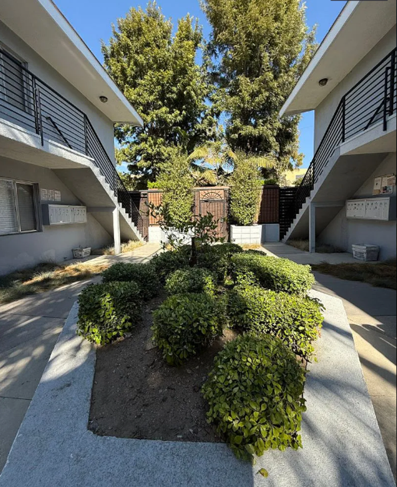 2727 Abbot Kinney Apartments, Venice CA - Photo 5 of 10