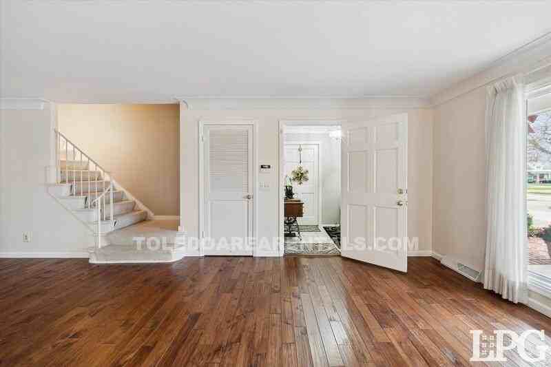 3835 Hillandale Rd - Photo 7 of 43