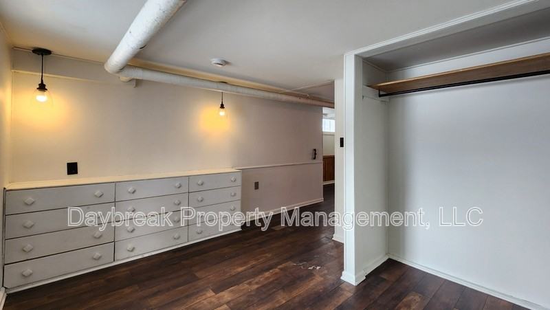 1121 2nd Ave S - Photo 3 of 11