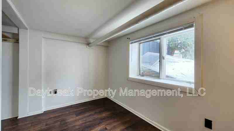 1121 2nd Ave S - Photo 4 of 11