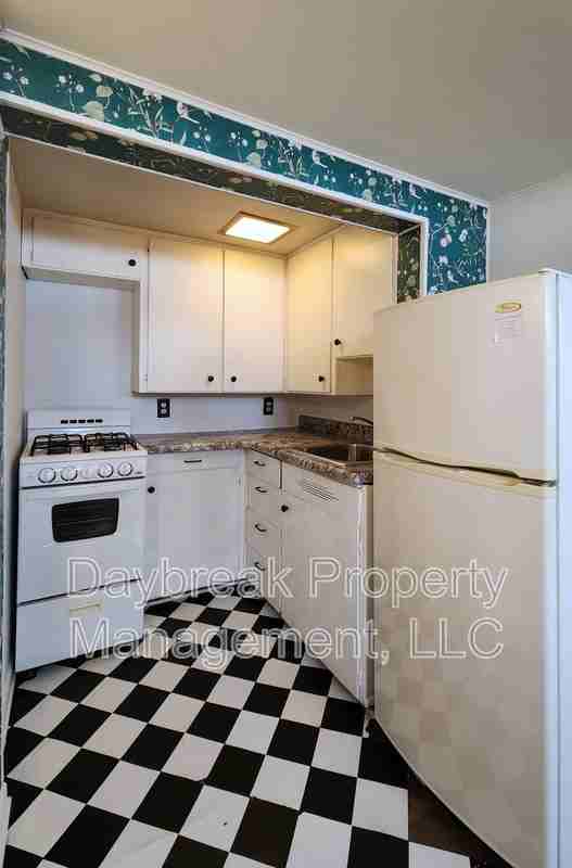 1121 2nd Ave S - Photo 5 of 11