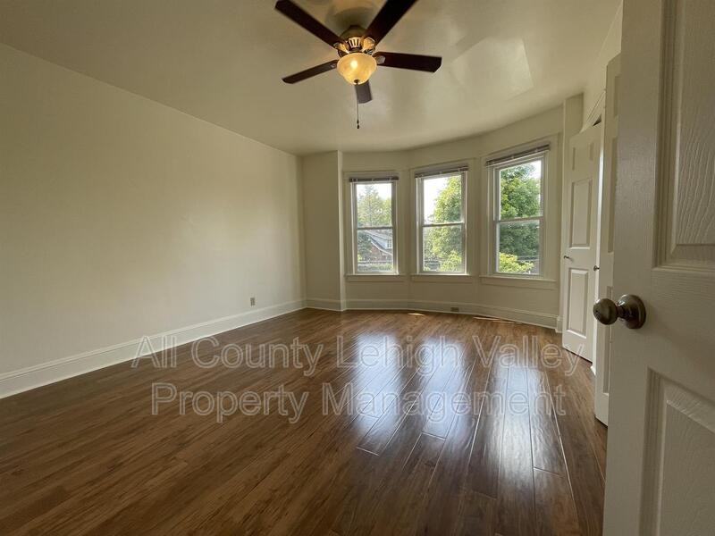 410 4th Ave - Photo 5 of 12