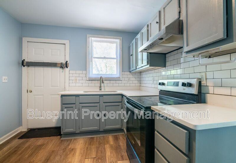 208 52nd Pl N - Photo 5 of 13