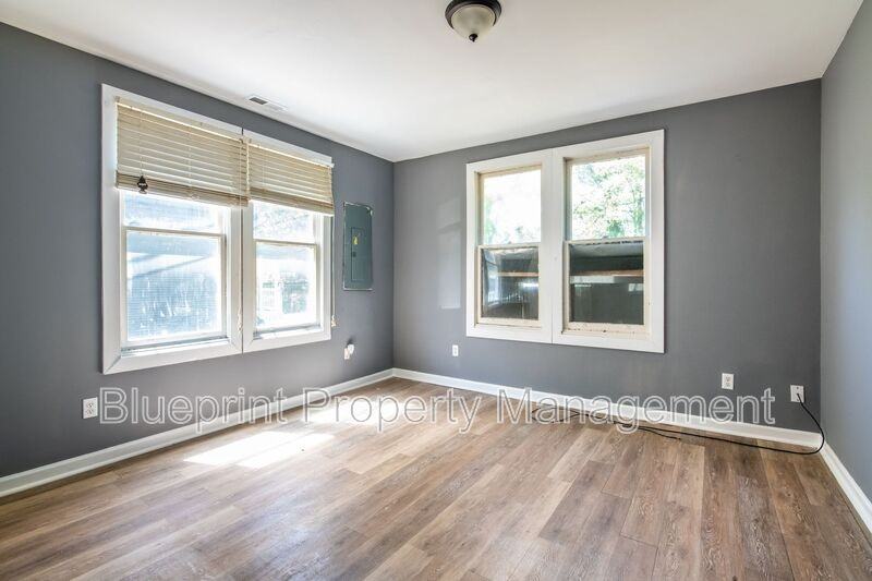 208 52nd Pl N - Photo 7 of 13