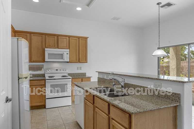 7585 E Picket Fence Ln - Photo 3 of 27