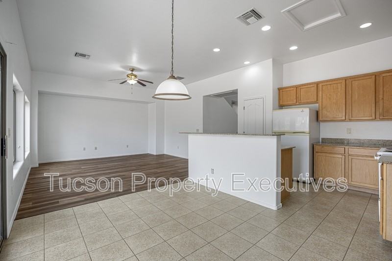 7585 E Picket Fence Ln - Photo 5 of 27