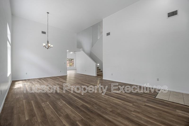 7585 E Picket Fence Ln - Photo 7 of 27