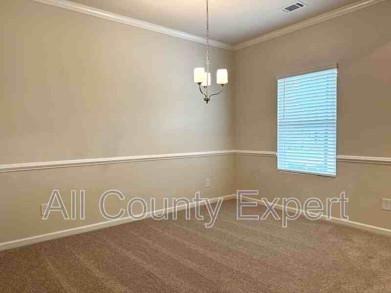 273 Bloomfield Cir - Photo 3 of 31