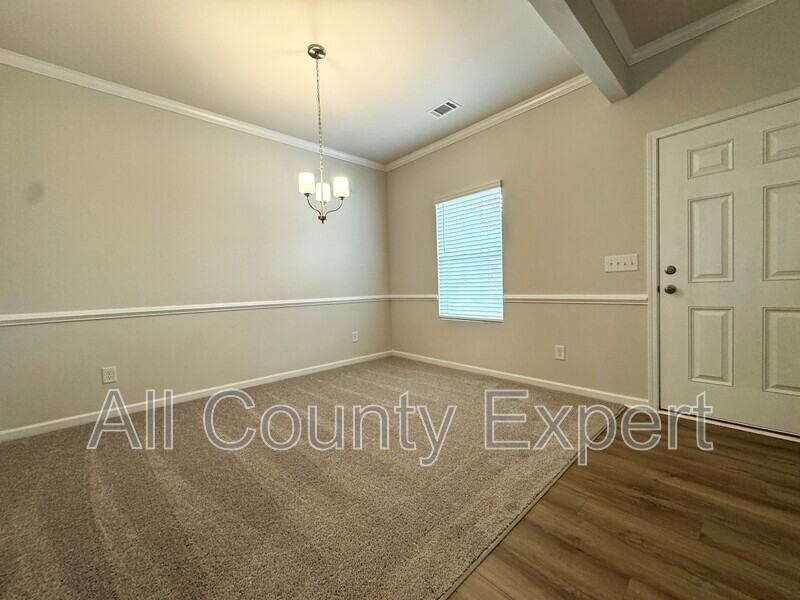 273 Bloomfield Cir - Photo 4 of 31