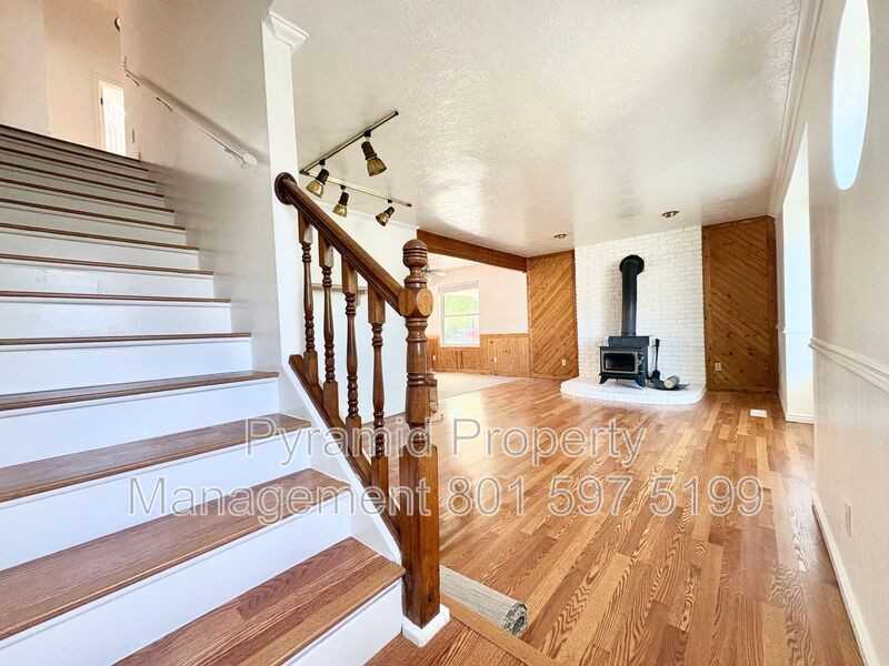 1099 Shepard Ln - Photo 3 of 22