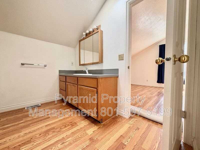 1099 Shepard Ln - Photo 5 of 22