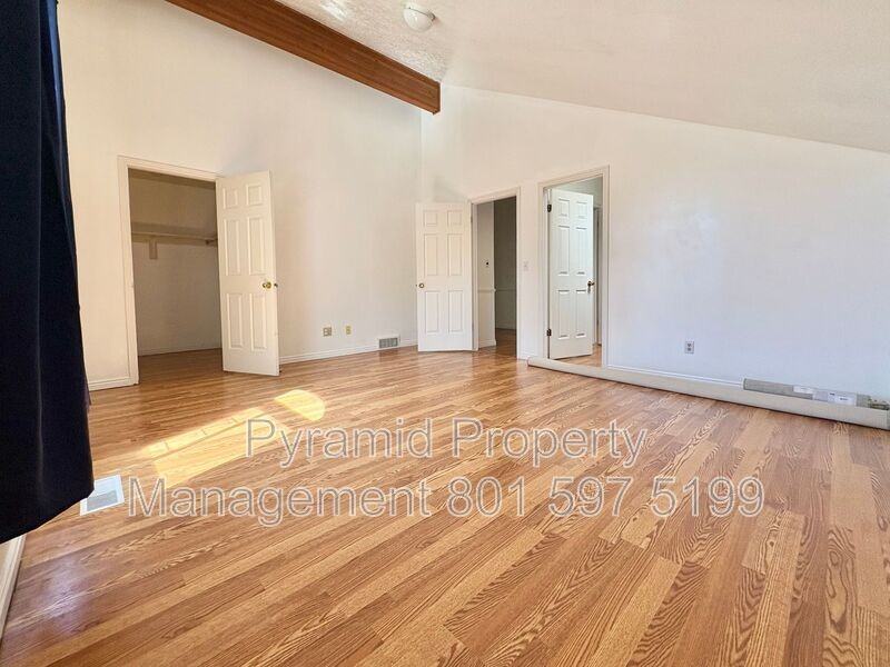 1099 Shepard Ln - Photo 7 of 22