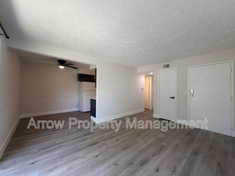 1429 N 34th St #5 - Photo 2 of 10