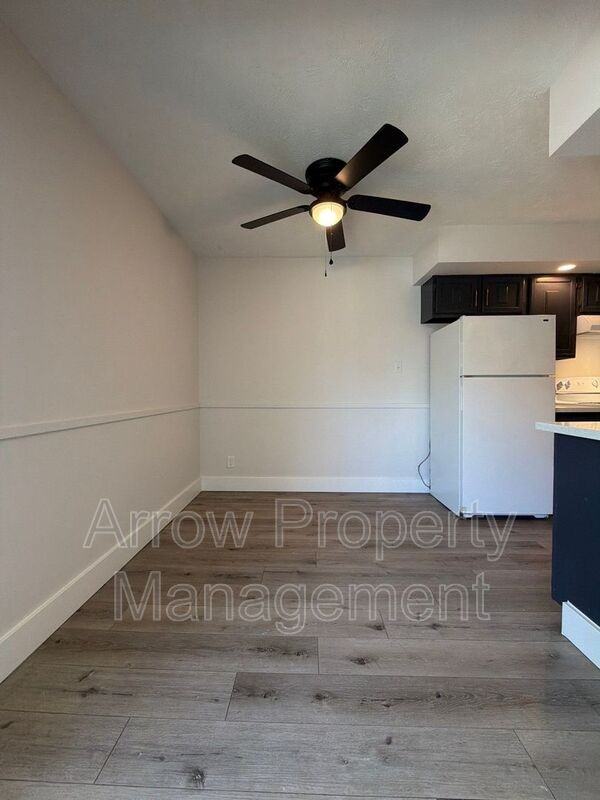 1429 N 34th St #5 - Photo 4 of 10