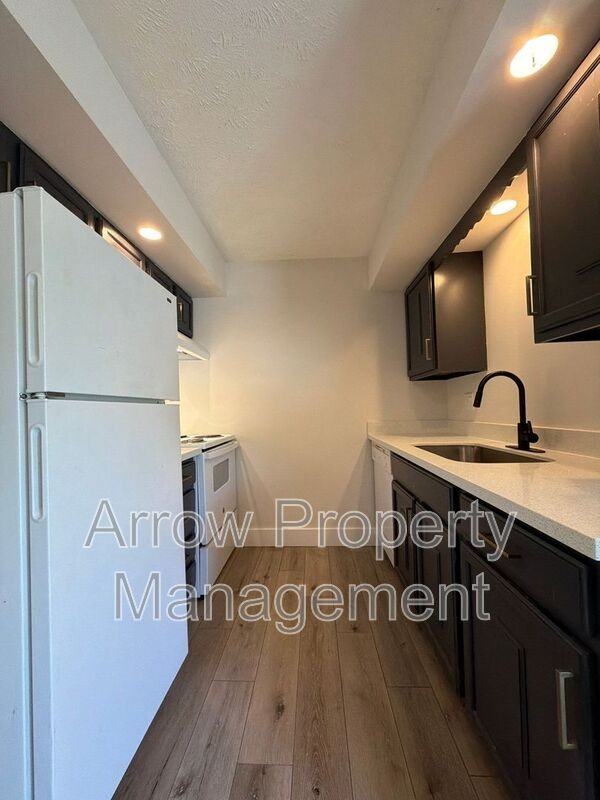 1429 N 34th St #5 - Photo 5 of 10