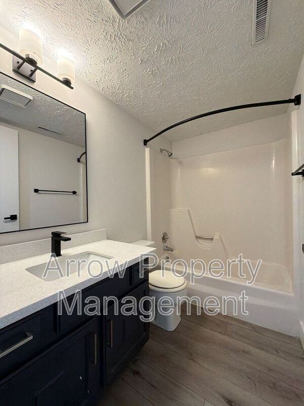 1429 N 34th St #5 - Photo 6 of 10