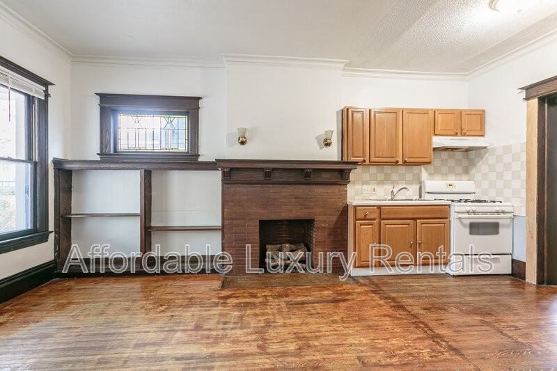 336 S Goodman St #1 - Photo 5 of 6