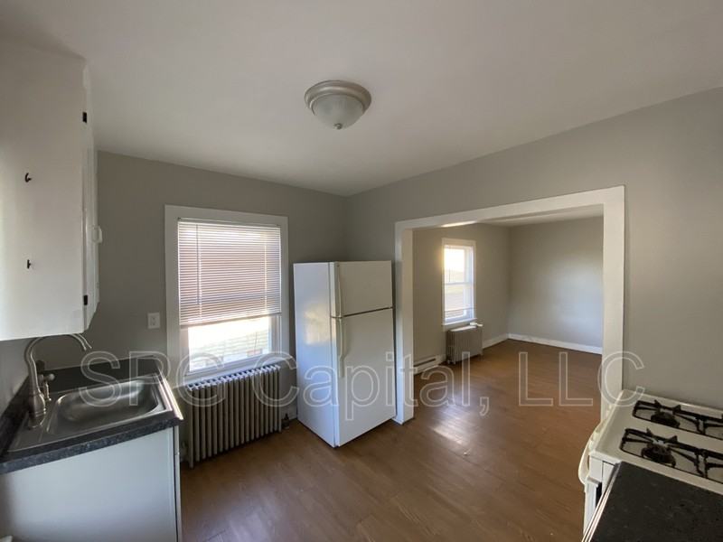 241 York St - Photo 2 of 10