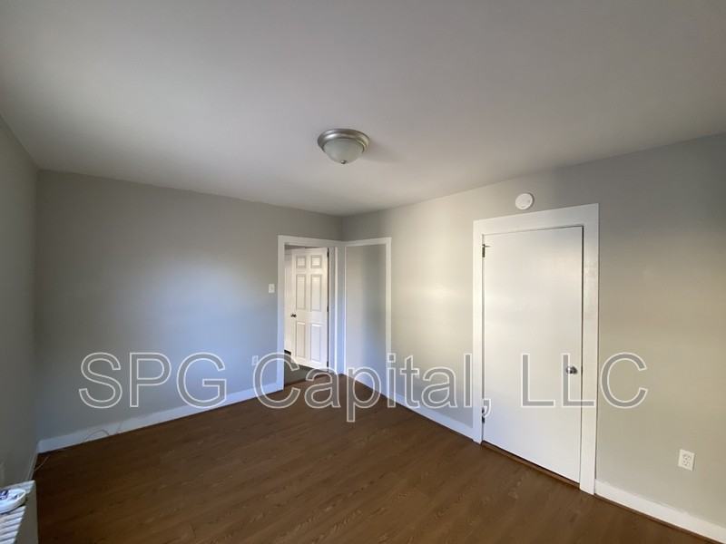 241 York St - Photo 4 of 10