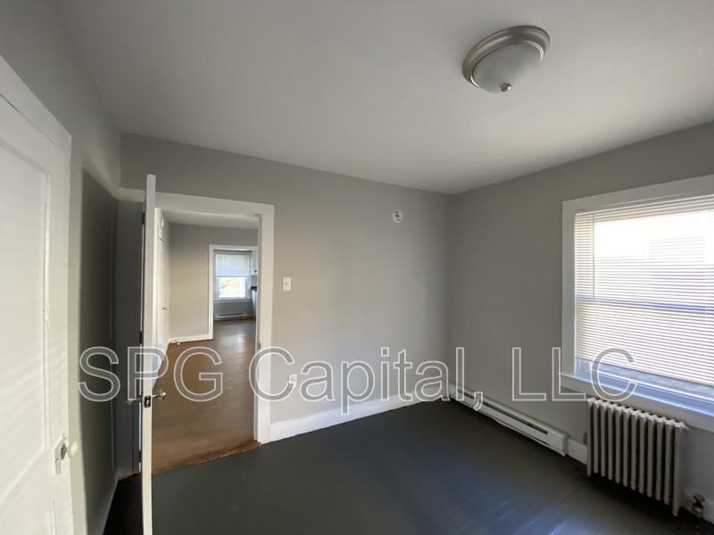 241 York St - Photo 7 of 10