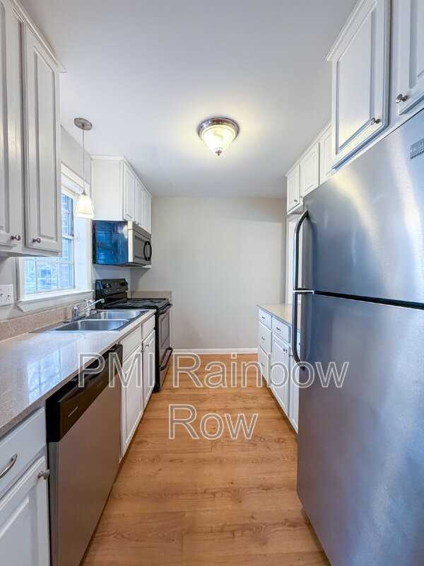 425 Carriage Ln - Photo 4 of 22
