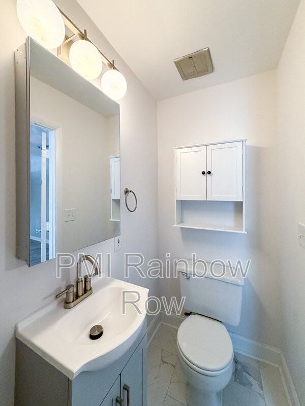 425 Carriage Ln - Photo 6 of 22