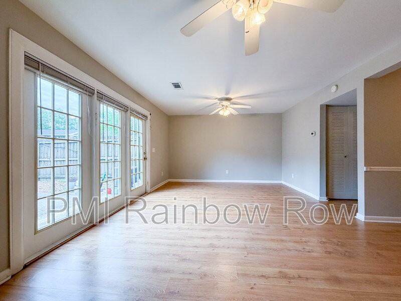 425 Carriage Ln - Photo 7 of 22