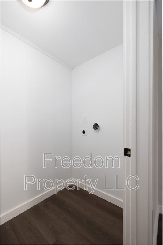 28 Aircraft Rd #H - Photo 6 of 21