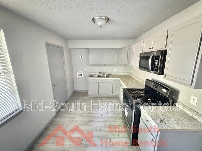 487 Williams Ave #03 - Photo 3 of 8