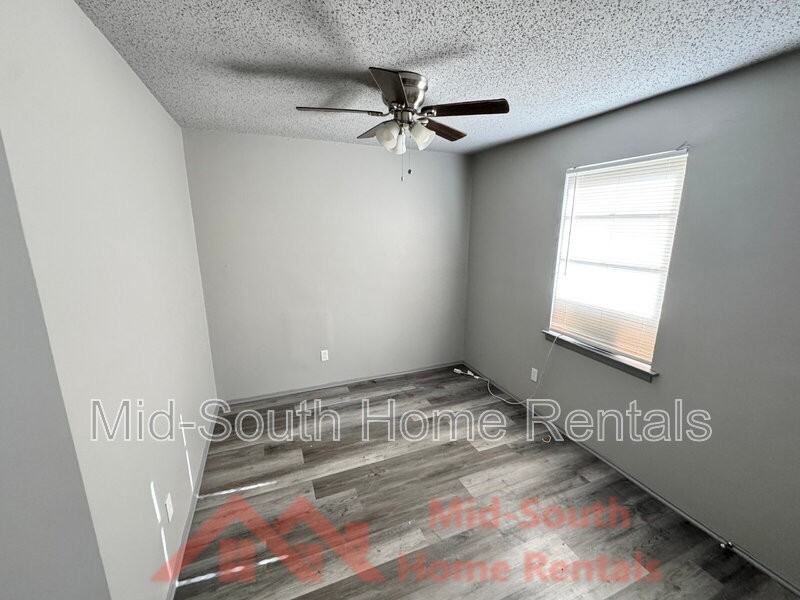 487 Williams Ave #04 - Photo 7 of 9