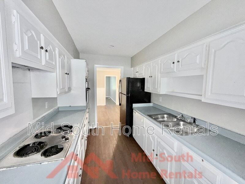 1905 Burnham Ave - Photo 6 of 33