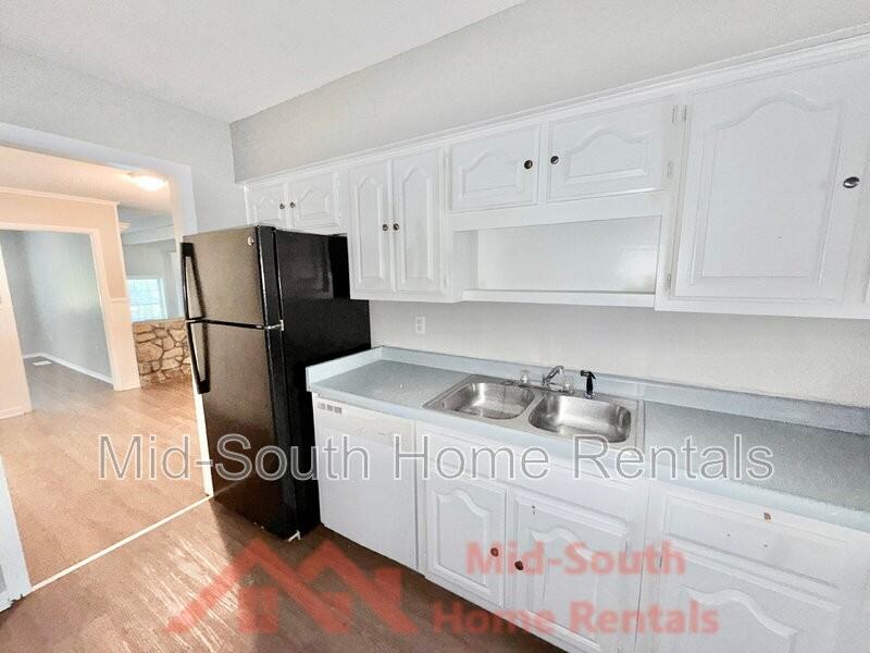 1905 Burnham Ave - Photo 7 of 33