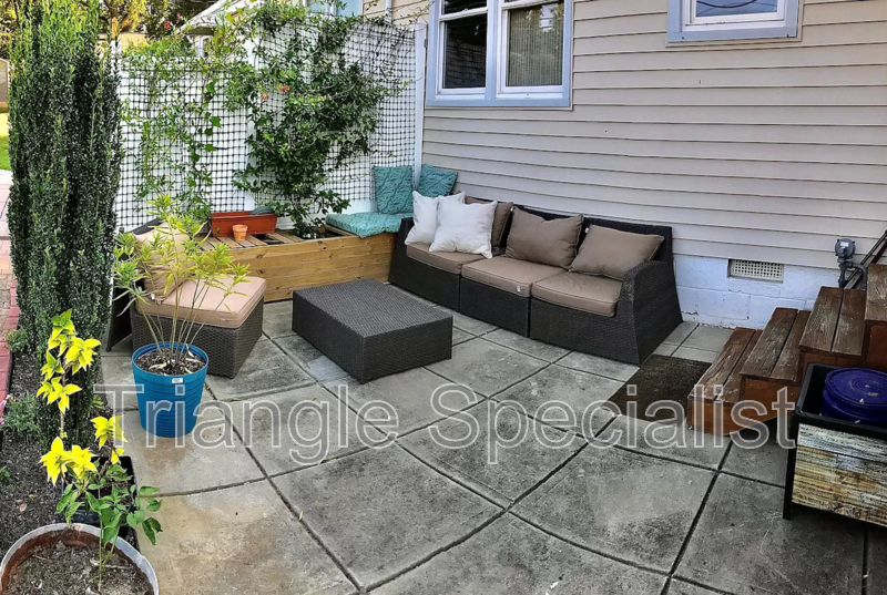 2340 Bernard St - Photo 2 of 14