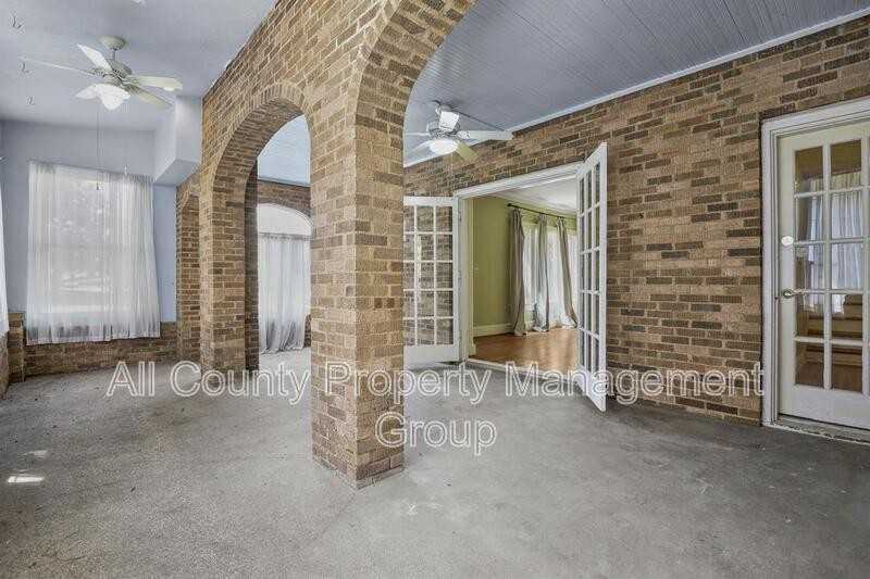 2625 S University Dr - Photo 2 of 15