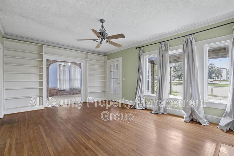 2625 S University Dr - Photo 3 of 15