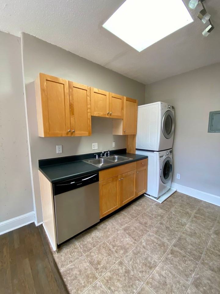800 788- 800 Greenwood Avenue NE - Photo 4 of 15
