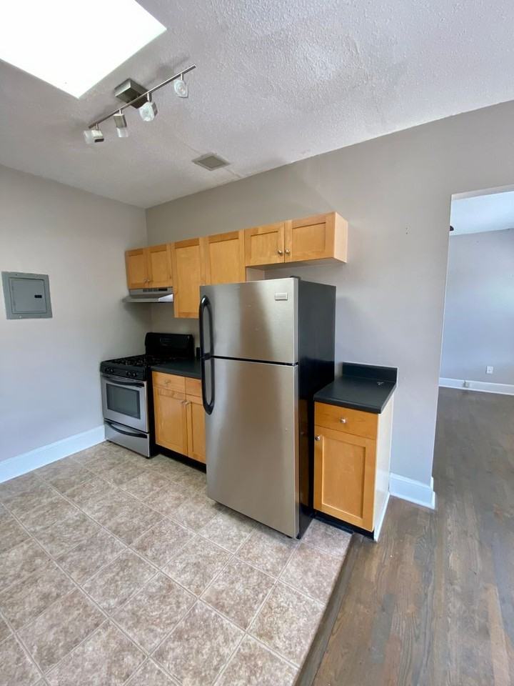 800 788- 800 Greenwood Avenue NE - Photo 5 of 15