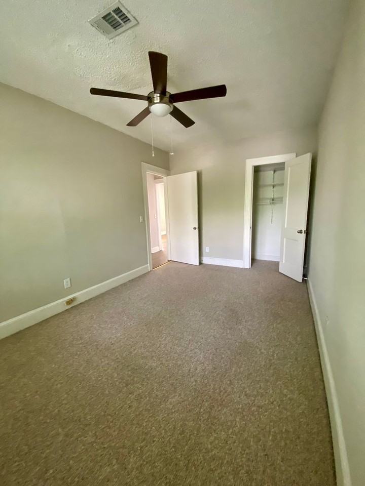 800 788- 800 Greenwood Avenue NE - Photo 6 of 15
