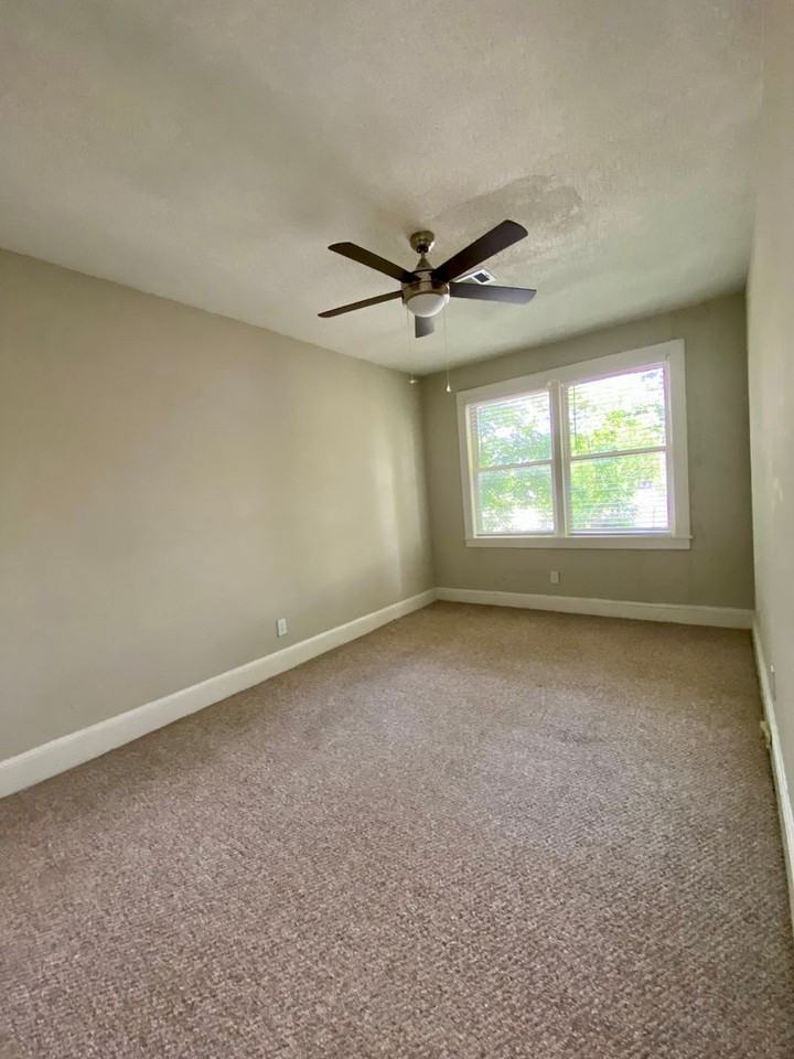800 788- 800 Greenwood Avenue NE - Photo 7 of 15