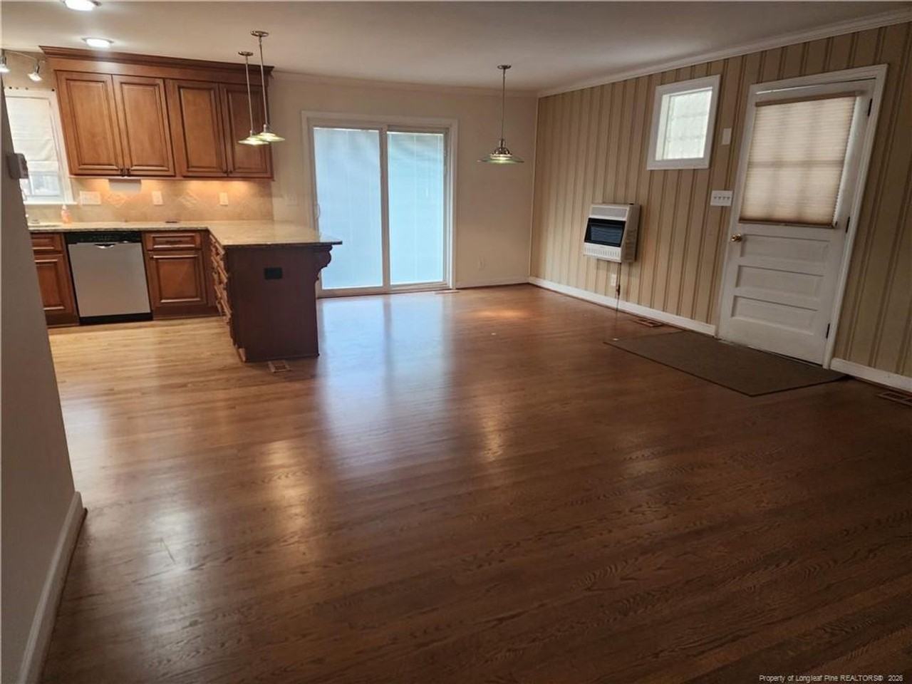 206 Britt St - Photo 3 of 16