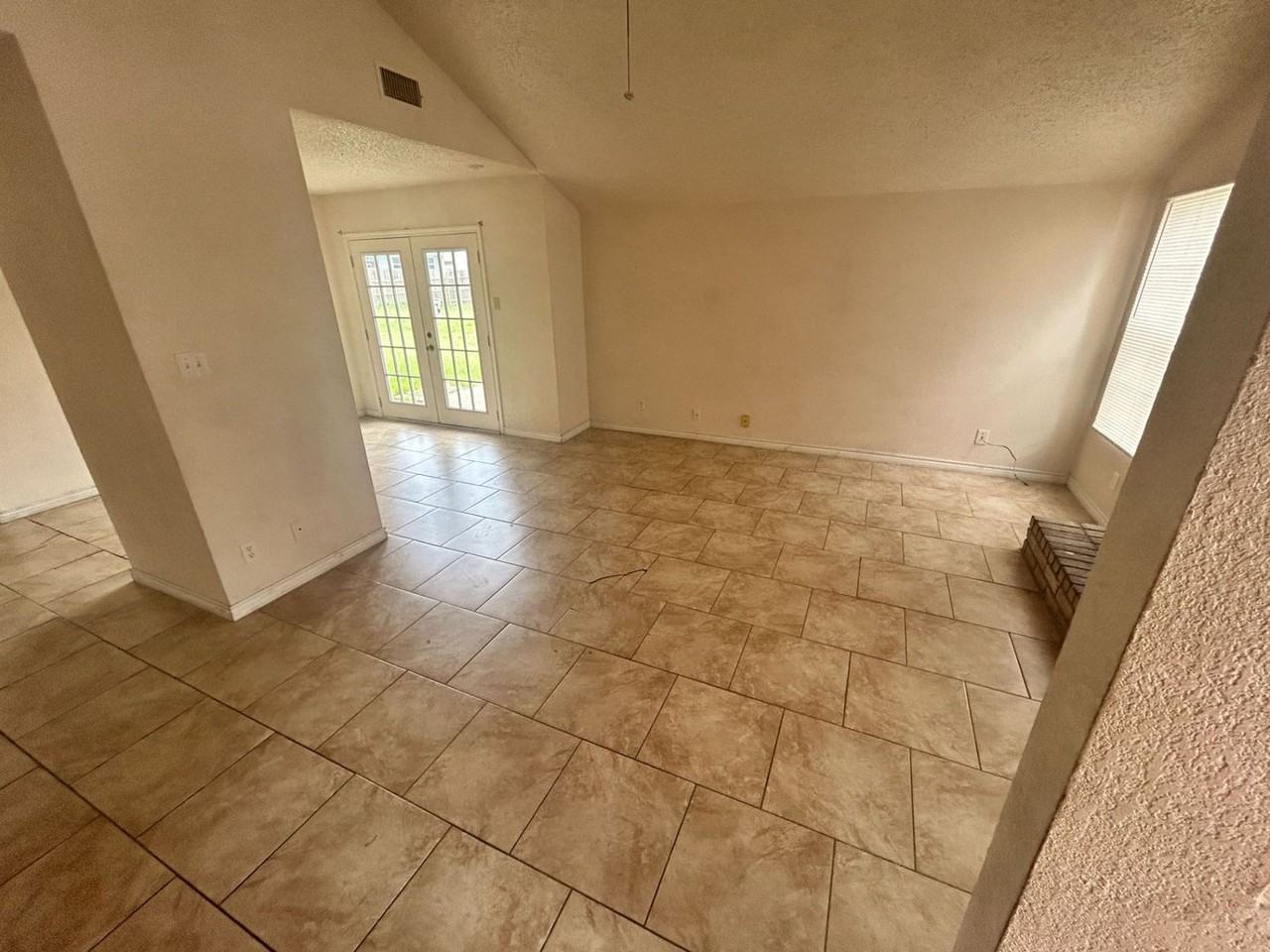 2003 Ruiz Dr - Photo 2 of 4