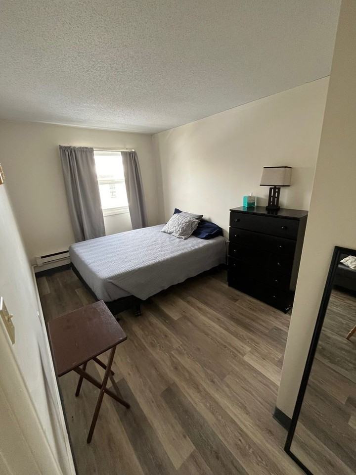 383 College Street - Photo 2 of 19