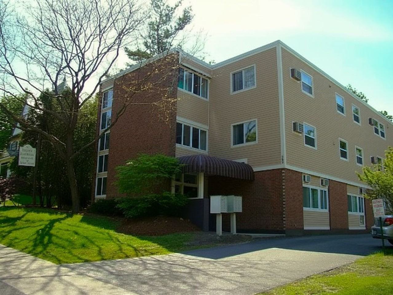 383 College Street - Photo 7 of 19