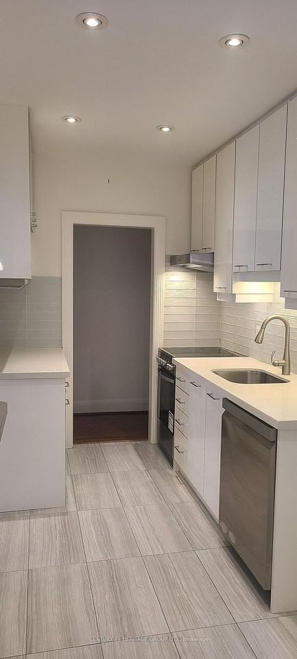 978 Avenue Road #Main - Photo 4 of 19