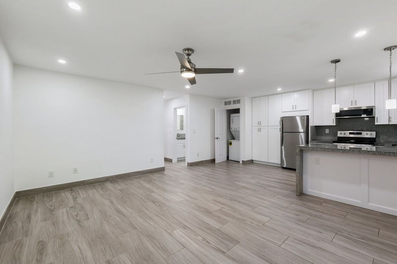 Newly Renovated 2 Bed/1 Bath El Cajon - Photo 4 of 38